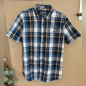 Men’s Lee Regular Fit - Stretch Short Sleeve Button Down Shirt. Size Medium.